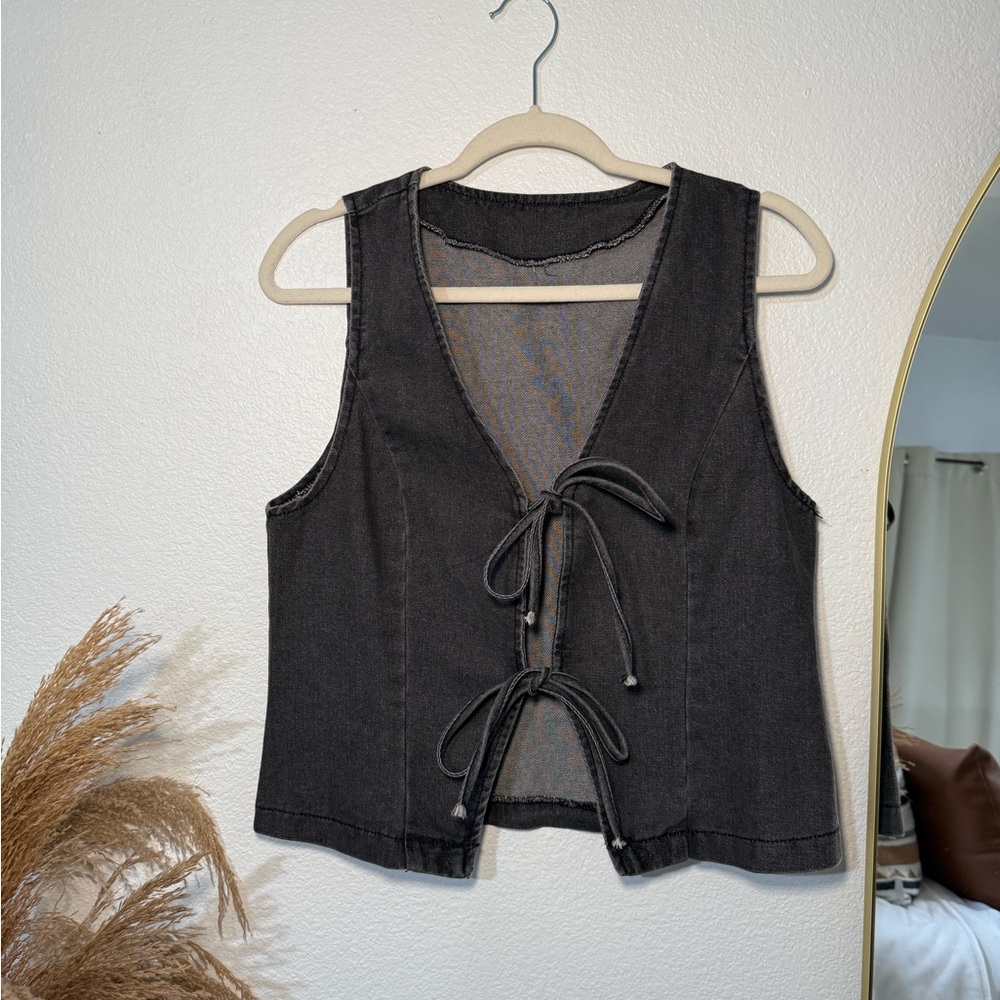 SHEIN Black Fitted Tie-Front Tank Top NEW WOTHOUT TAGS NEVER BEEN WORN